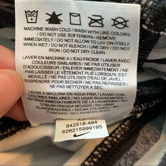 3 for $30! Nike Capri patterned capri pants - Picture 7 of 9